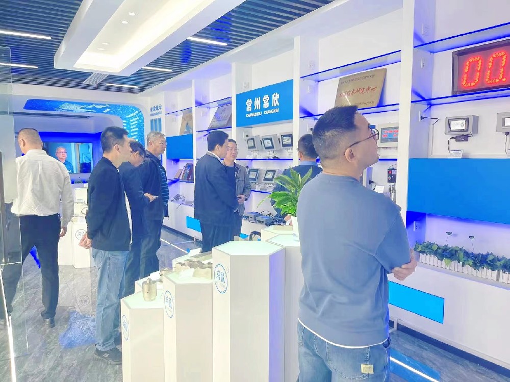 熱烈祝賀中國重型機械工業(yè)協(xié)會橋式起重機專業(yè)委員會九屆八次理 事會暨十屆一次會員大會在江蘇省常州市召開順利召開并圓滿結(jié)束！